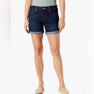 NEW Signature by Levi Strauss & Co. Gold Label Women's Mid-Rise Shorts. SZ 18